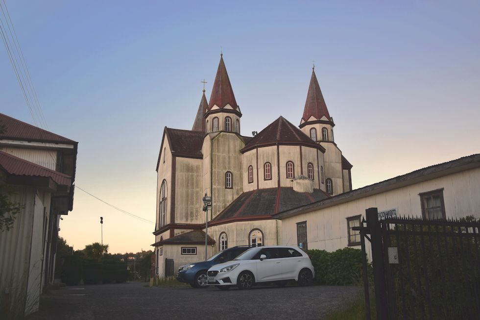 v035ap-0701-1-Puerto-Varas-Kirche-8-12-m.jpg