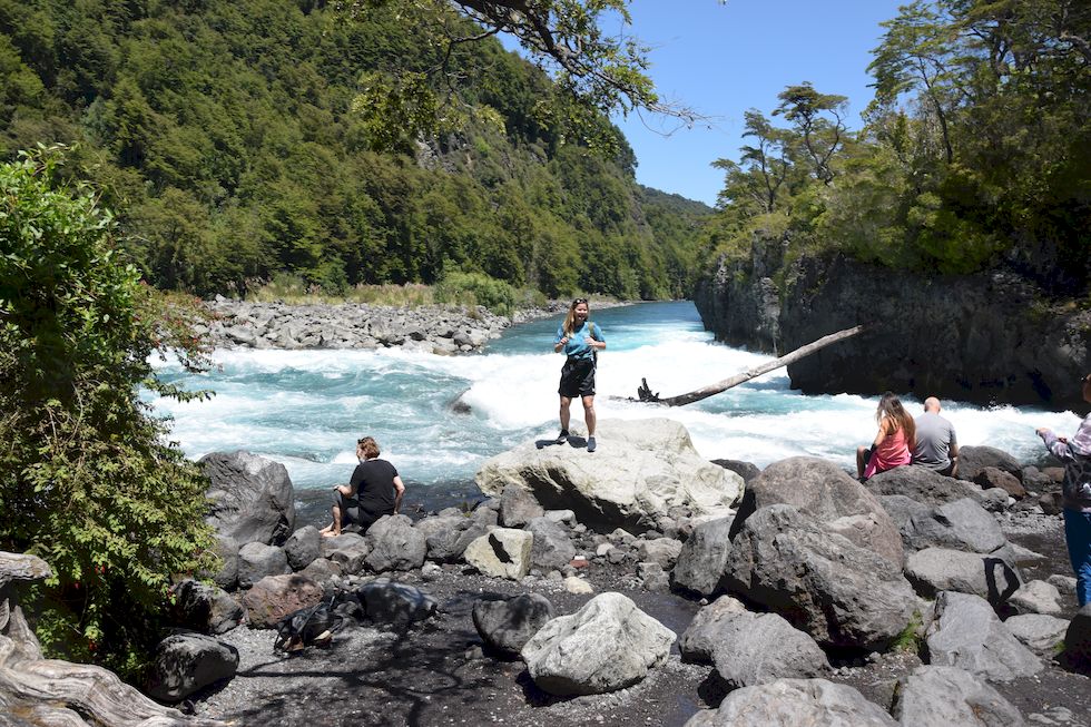 v039ap-0718-1-Saltos-del-Petrohue-9-12-m.jpg