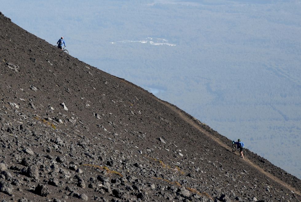 v057ap-0782-1-Vulkan-Osorno-Zum-Crater-Rojo-9-12-m.jpg