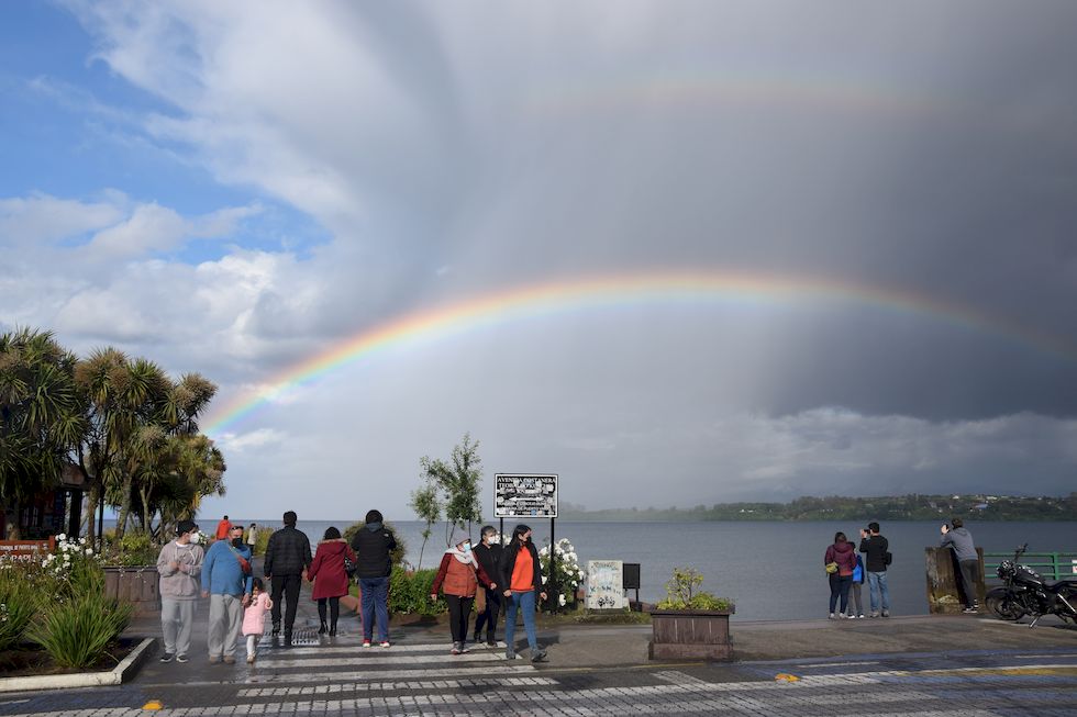 v068ap-0812-1-Puerto-Varas-Mole-Regenbogen-11-12-m.jpg