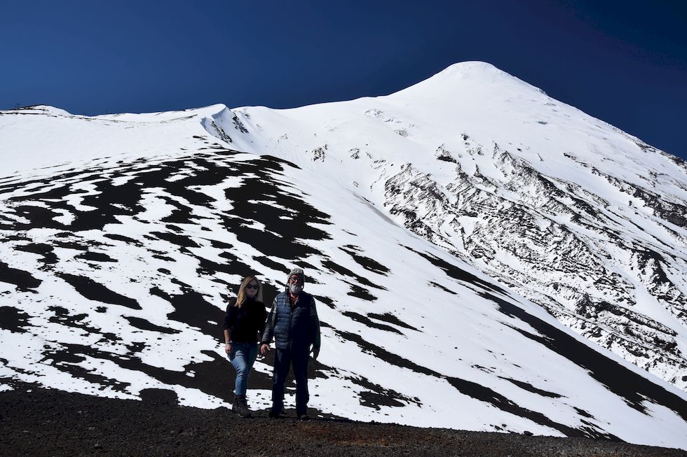 u141ap-0333-1-Volcan-Osorno-Melina-Arvid-16-11-m.jpg