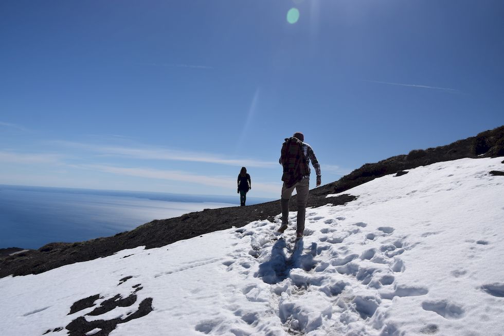 u143ap-0343-1-Volcan-Osorno-Hiking-16-11-m.jpg