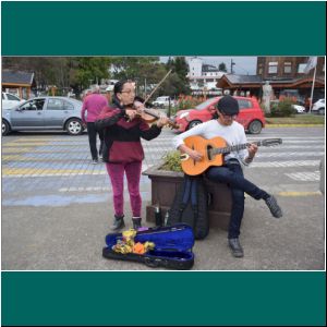 Puerto Varas, Mole, Straßenmusikanten, 13.1.22