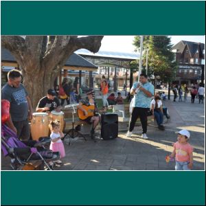 Puerto Varas, Musiker an der Plaza, 15.2.22