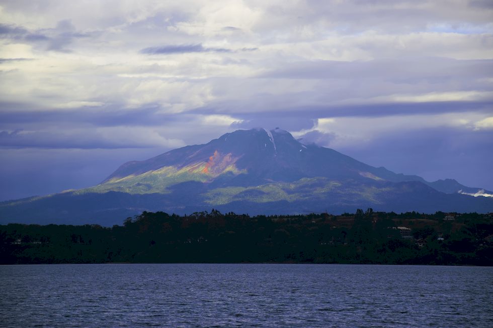 w033ap-0287-1-Puerto-Varas-Lago-Llanquihue-Calbuco-20-1-m.jpg