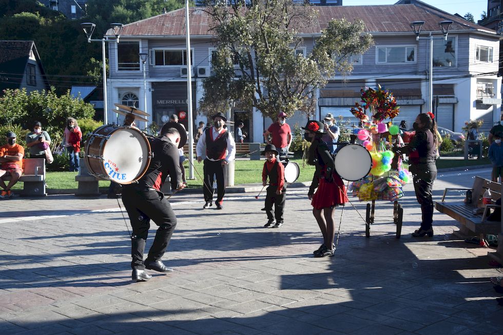 w067ap-0439-1-Puerto-Varas-Plaza-Chinchineros-4-2-m.jpg