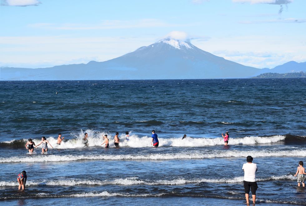 w098ap-0590-1-Puerto-Varas-Strand-Mole-Brandung-21-2-m.jpg