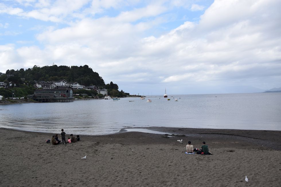 w106ap-0638-1-Puerto-Varas-Strand-bei-der-Mole-28-2-m.jpg