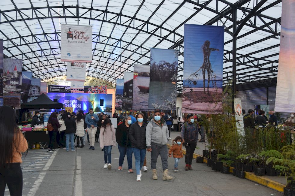 x064ap-0042-1-Puerto-Varas-Calle-Techada-Feria-10-4-m.jpg