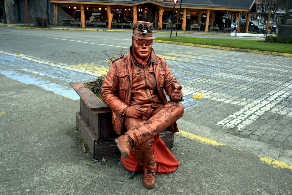 y064ap-0488-1-Puerto-Varas-Estatua-viviente-12-6-m.jpg