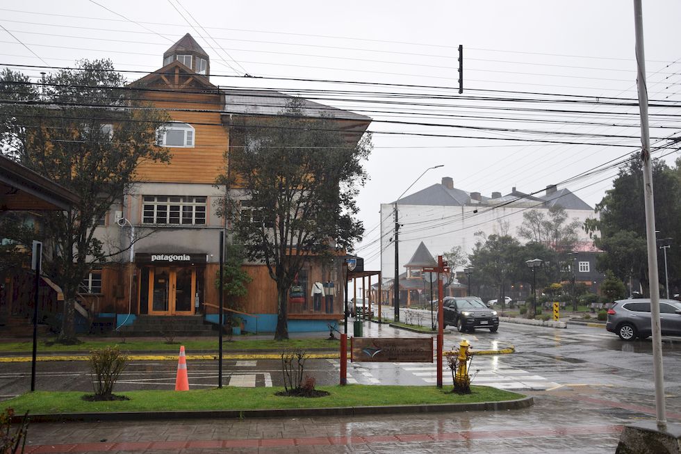 z070ap-0932-1-Puerto-Varas-Street-Regen-15-8-m.jpg