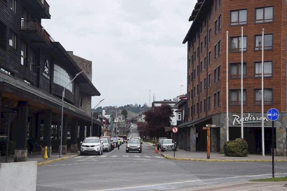 A055ap-0291-1-Puerto-Varas-Street-3-10-m.jpg