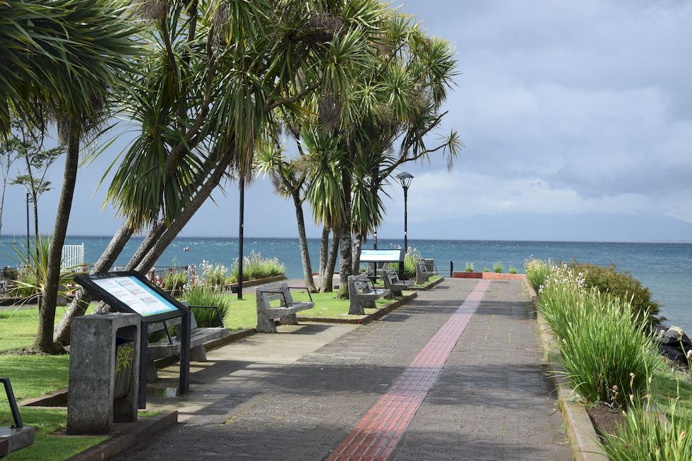 A060ap-0315-1-Puerto-Varas-Mole-Regen-und-Sonne-7-10-m.jpg