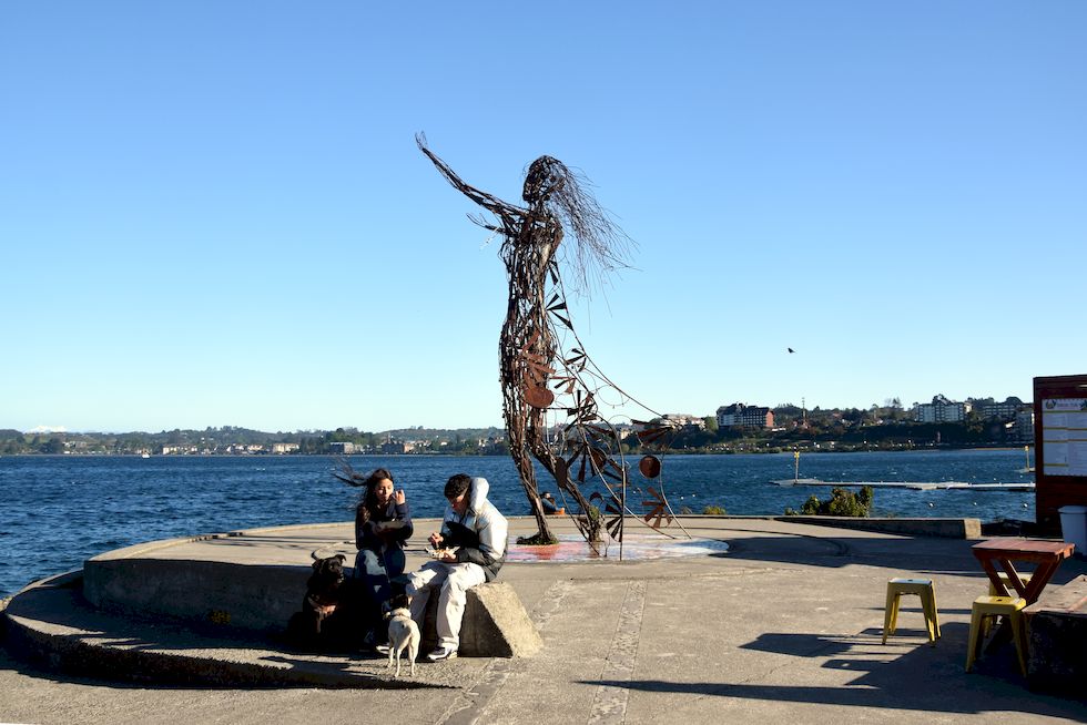 B002ap-0556-1-Puerto-Varas-Escultura-Licarayen-1-11-m.jpg