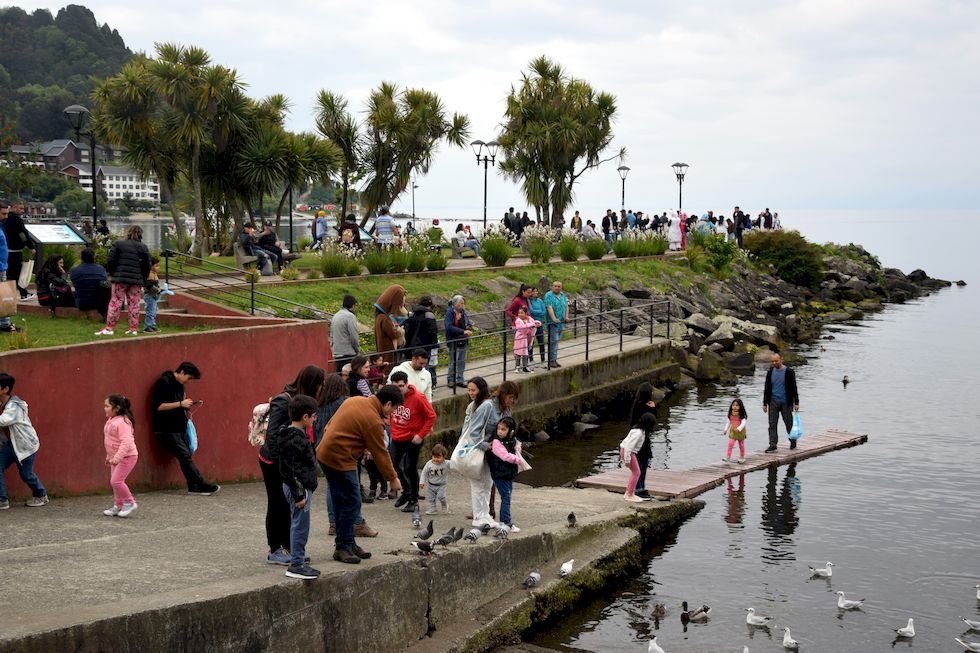 B008ap-0607-1-Puerto-Varas-Mole-5-11-m.jpg