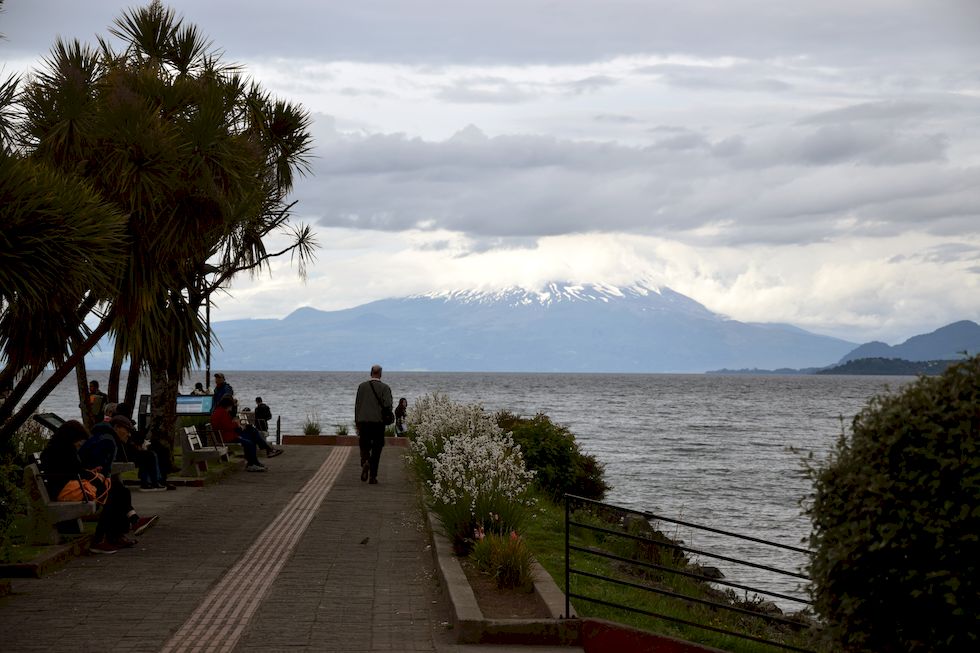 B019ap-0800-1-Puerto-Varas-Mole-10-11-m.jpg