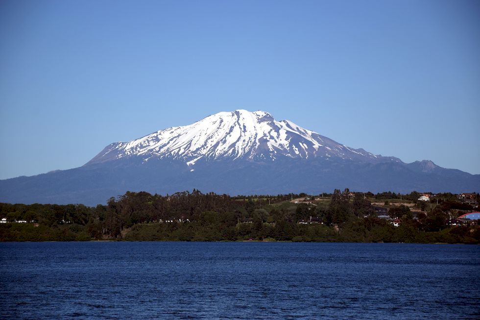 B040ap-0876-1-Puerto-Varas-Mole-Calbuco-21-11-m.jpg