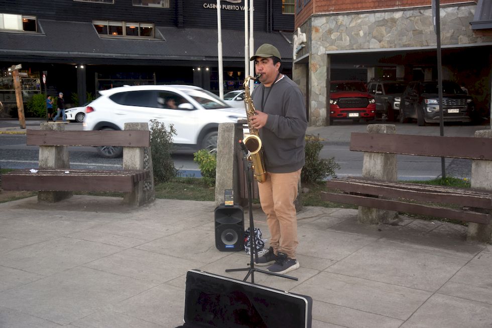 C074-0477-1-Puerto-Varas-Saxofonista-7-2-m.jpg