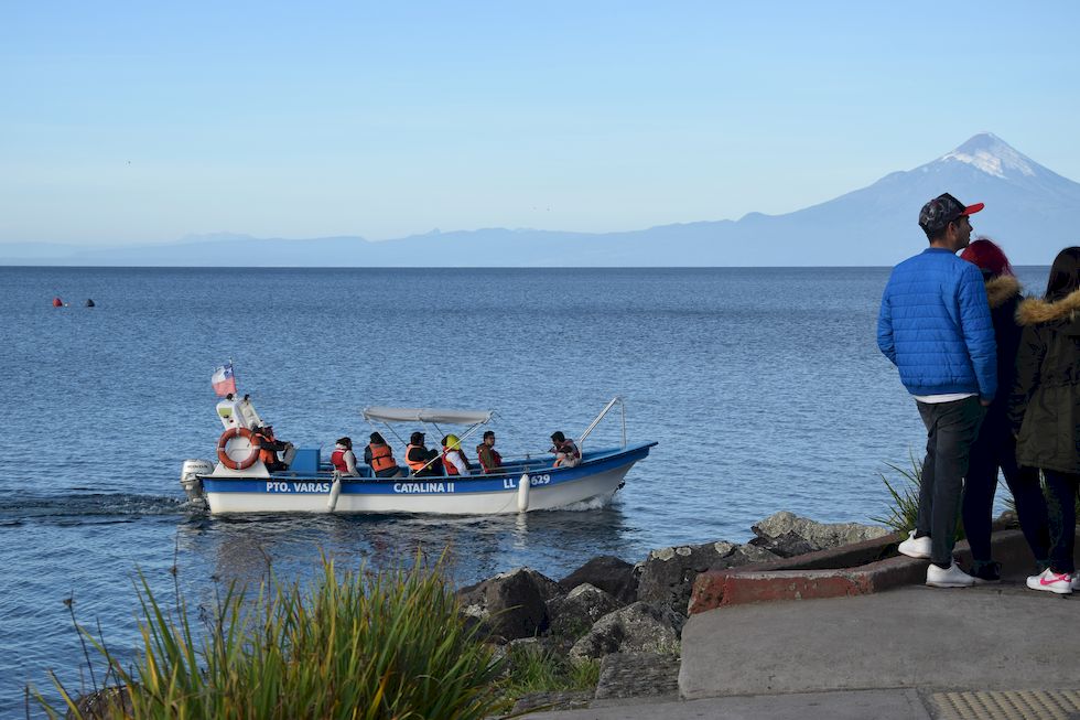 D083ap-1071-1-Puerto-Varas-Mole-Ausflugsboot-7-4-m.jpg