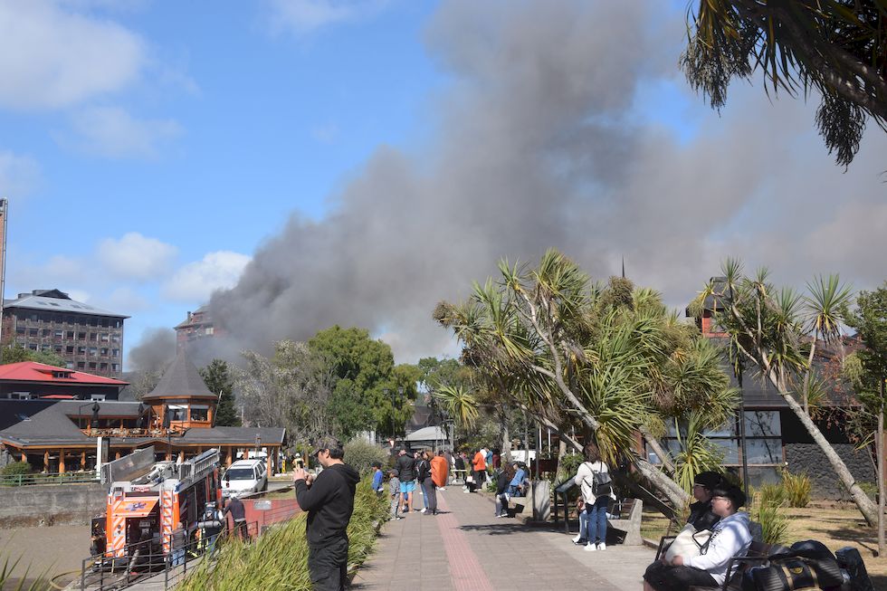 I084ap-1024-1-Puerto-Varas-Incendio-China-Mall-12-2-m.jpg