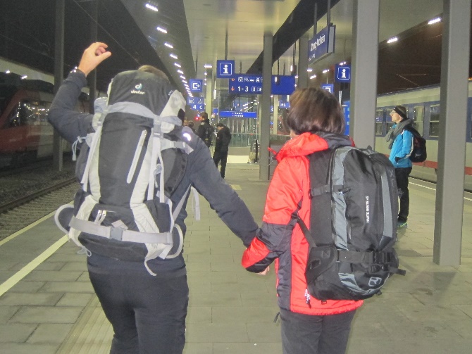 Maria und Josef am Bahnhof in Attnang-Puchheim