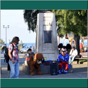 Mickey Mouse an der Plaza in Puerto Varas, 28.3.2019