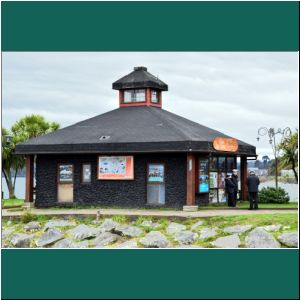 Puerto Varas, Marinesoldaten an der Mole, 23.8.2019