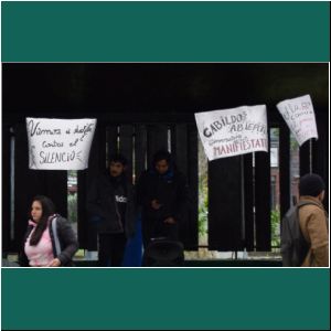 Puerto Varas, Die Leute versammeln sich zur Protestdemo an der Plaza, 24.10.19