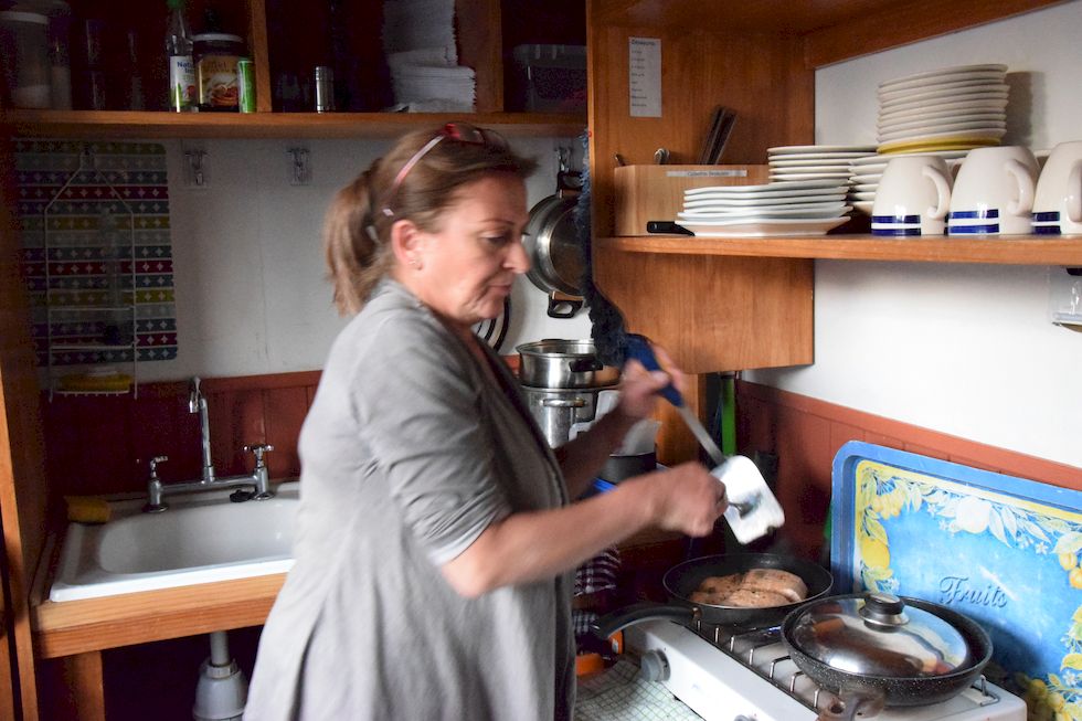 Puerto Varas, Monica in der Outsider-Küche
