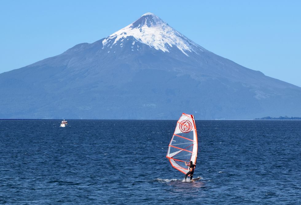 k67ap-0102-1-Lago-Llanquihue-Surfer-15-3-m.jpg