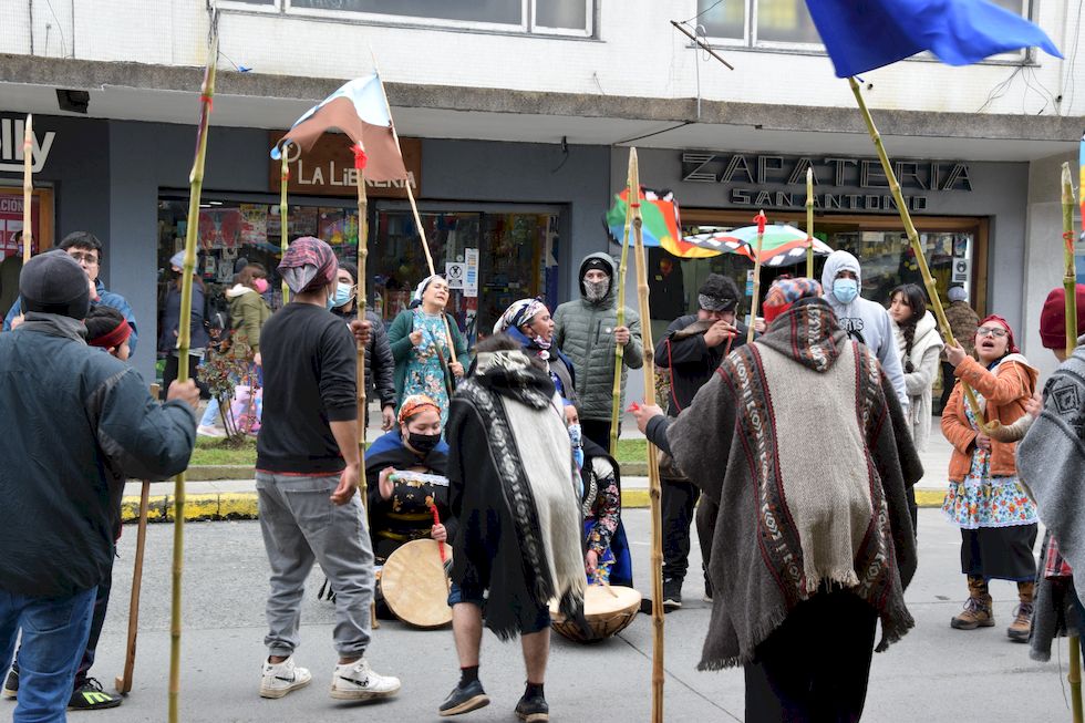 n02ap-0529-1-Puerto-Varas-Mapuche-Demo-16-9-m.jpg