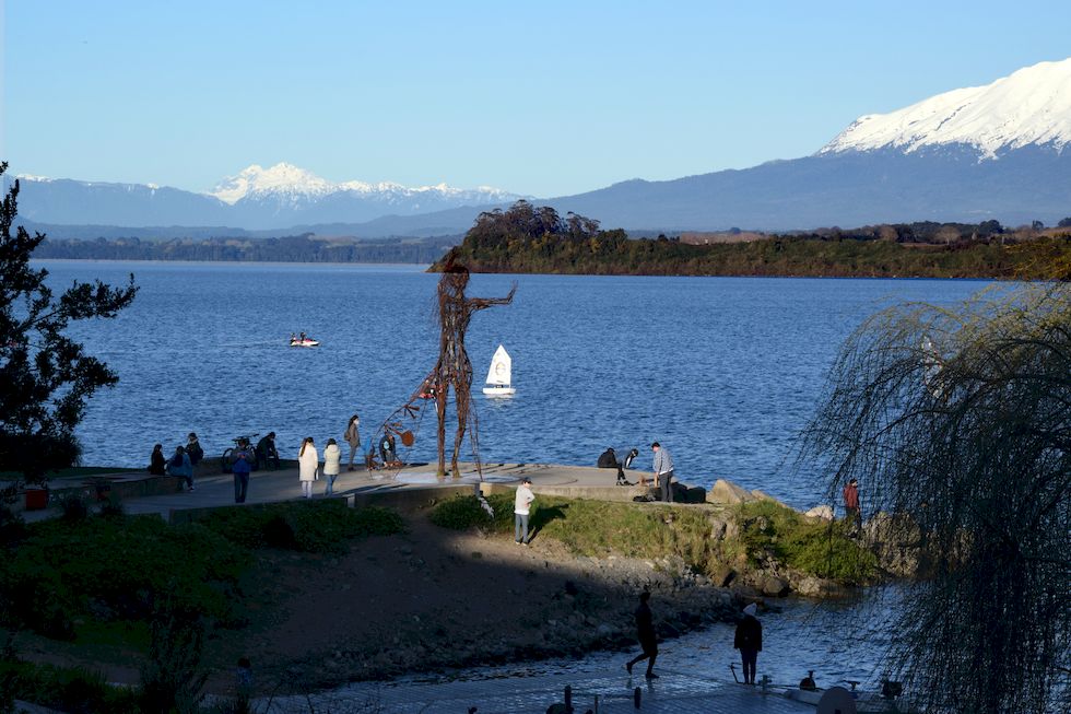 n15ap-0628-1-Licarayen-Mirador-Lago-24-9-m.jpg