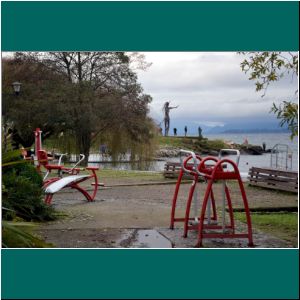 Fitnessgeräte an der Costanera in Puerto Varas, 11.6.21