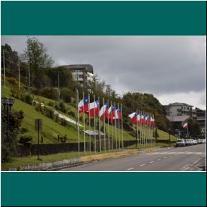 Puerto Varas, Flaggen an der Costanera, 17.9.21