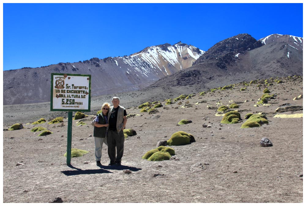 Passhöhe vor Parinacota, Eva, Helmut