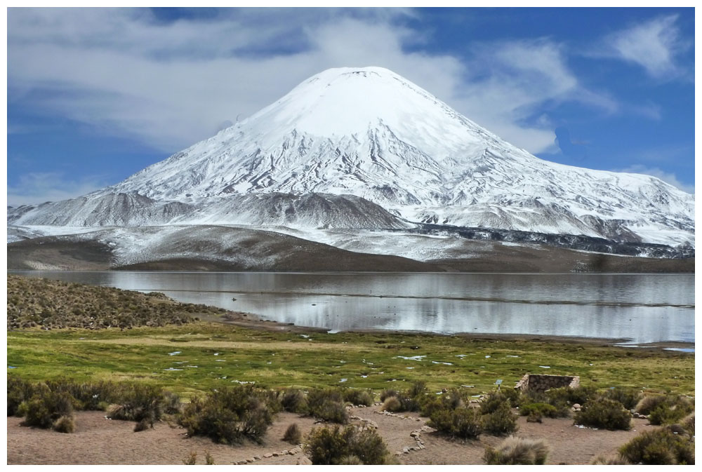  Lago Chungará und Vulkan Parinacota (6348 m)