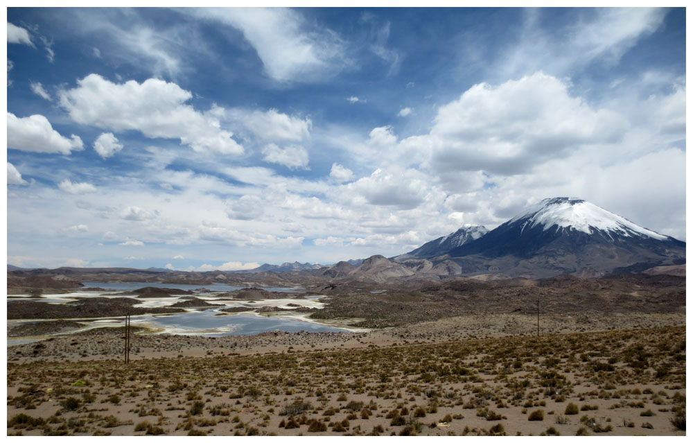 Lagunas Cotacotani und Vulkane Parinacota und Pomerape im Lauca-Nationalpark