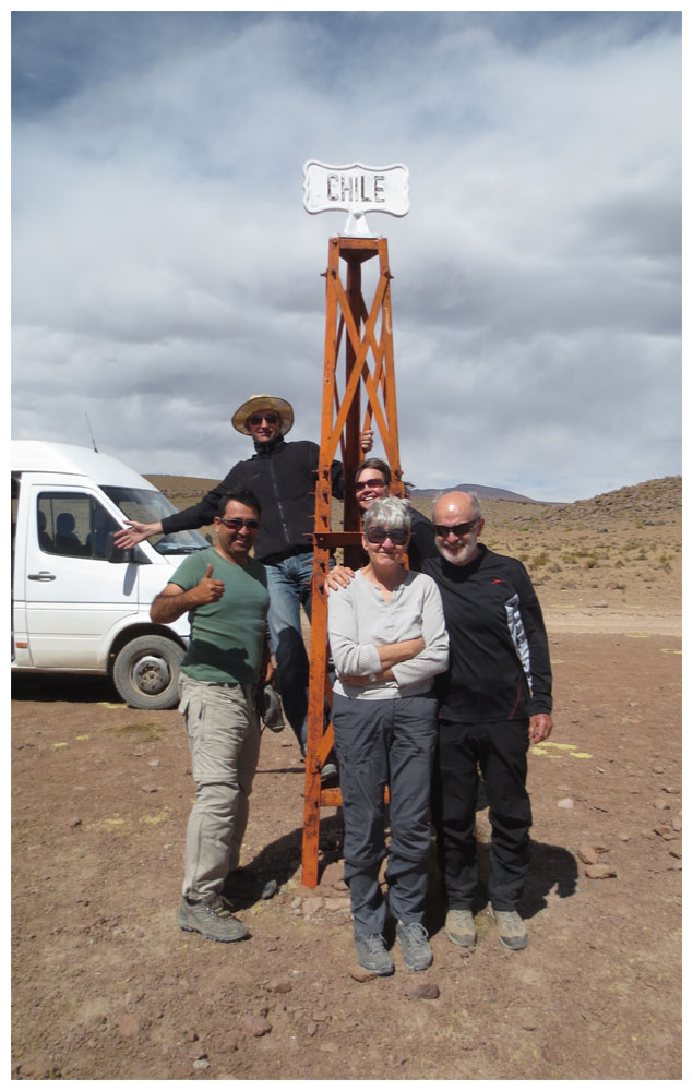 Grete ud Hannes bei der Grenzmarkierung Chile-Bolivien bei Parajaya