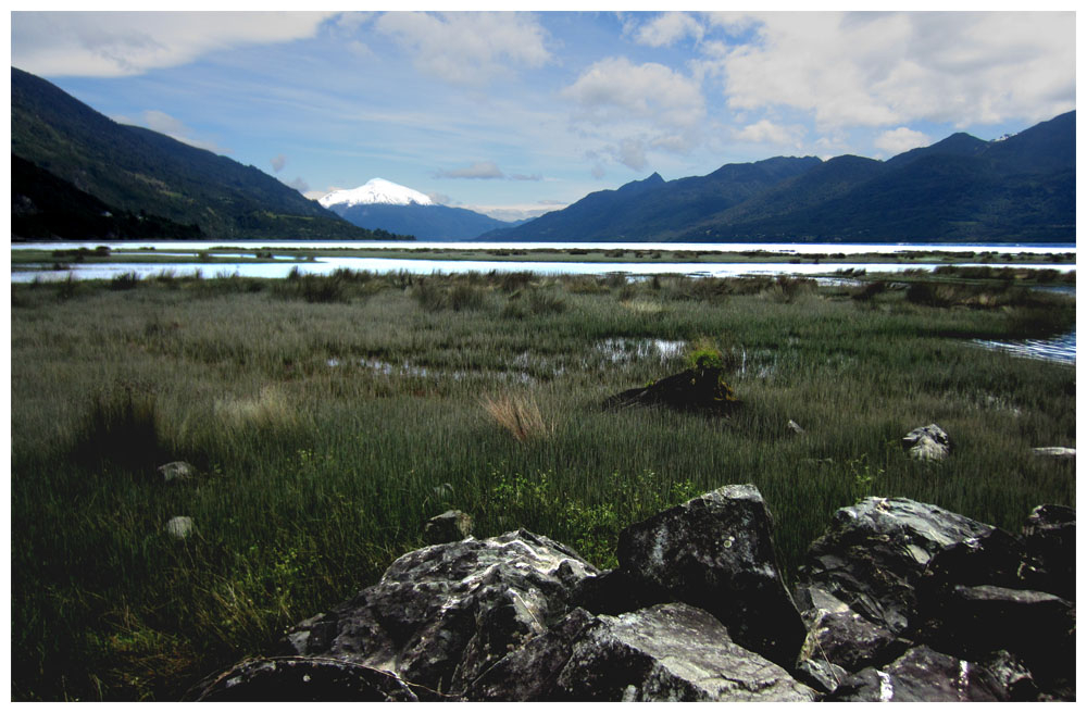 An der Mündung des Rìo Cochamò in den Reloncavì-Fjord