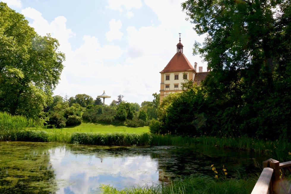 Ein Teich im Schlosspark