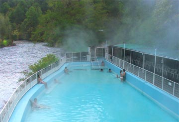 Aguas Calientes. Thermalbad