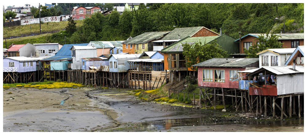 Chiloé, Castro, Plazuela Palafitos Montt bei Ebbe