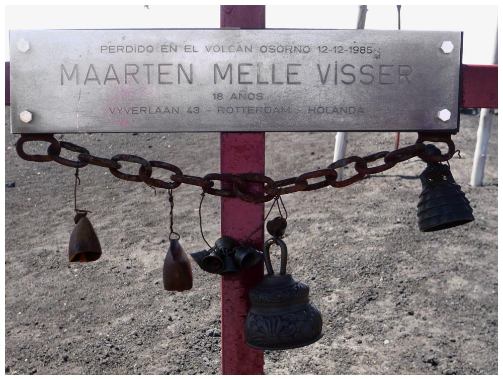 Gedenktafel für einen vermissten Holländer am Vulkan Osorno