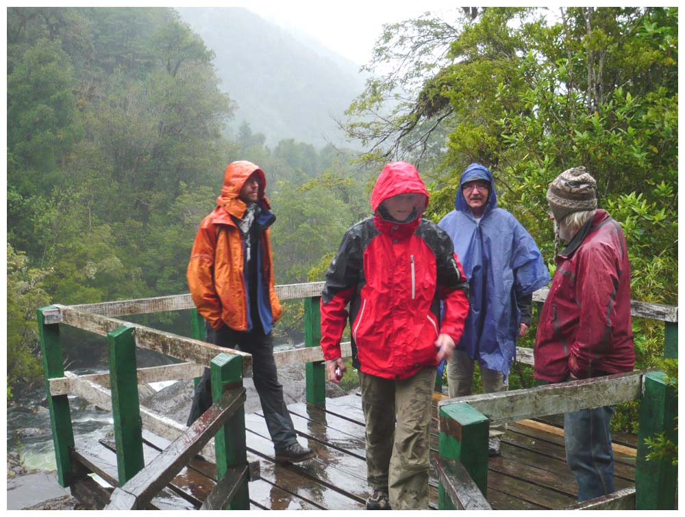 Beim Wasserfall des Rio Chaicas im Nationalpark Alerce Andino