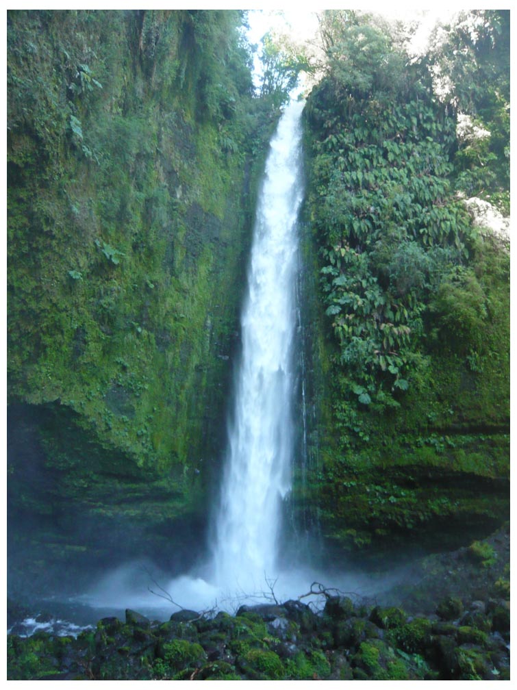 35 bis 40m hoher Wasserfall bei Las Cascadas