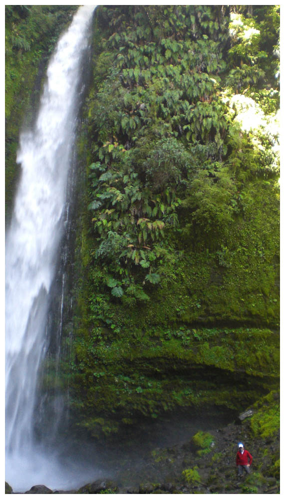 Der 35 bis 40m hoher Wasserfall bei Las Cascadas