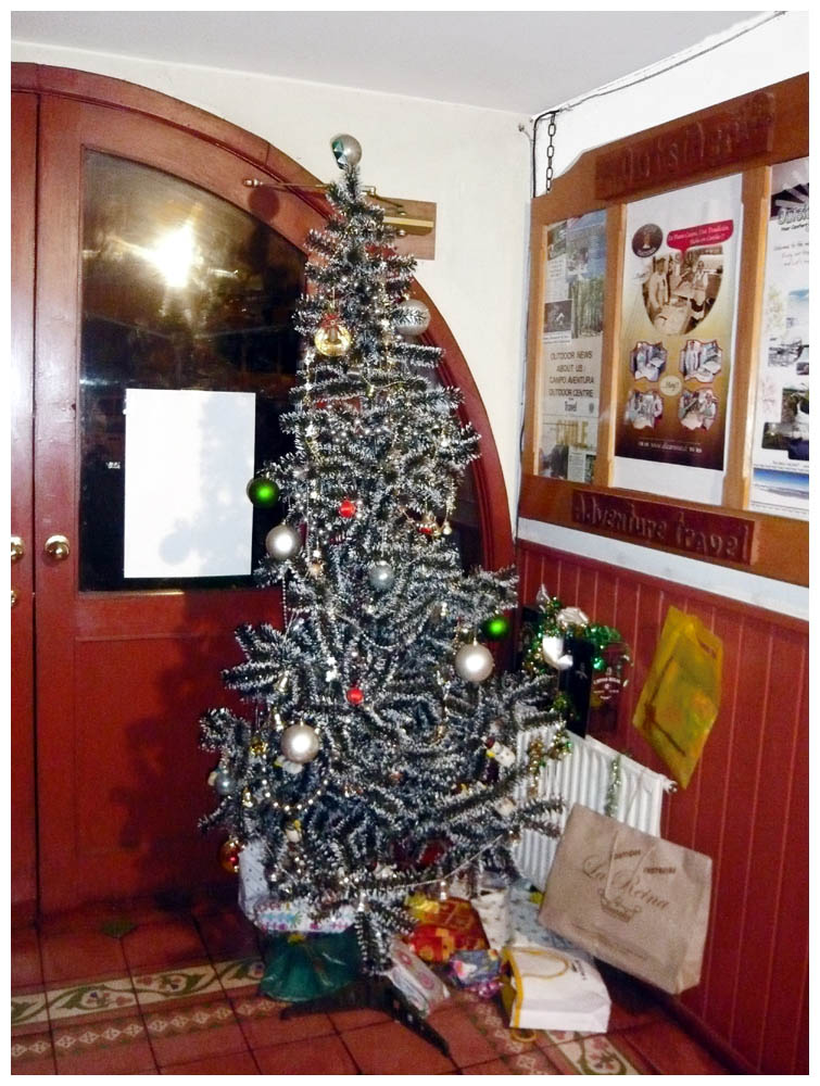 Christbaum in der Hosteria Outsider in Puerto Varas