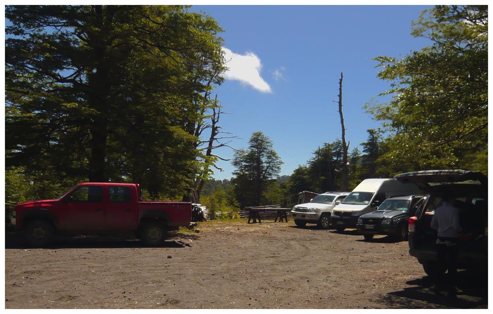 Parkplatz beim Refugio La Picada am Weg zum Paso Desolación