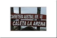 10-bt-1142-1-Caleta-La-Arena-Schild-Tafel-Carretera-Austral-km48-so.jpg