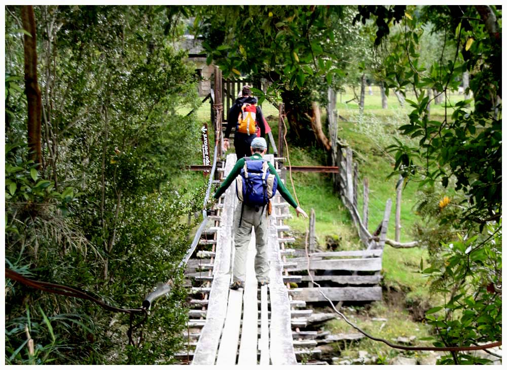 Cochamo, Hängebrücke